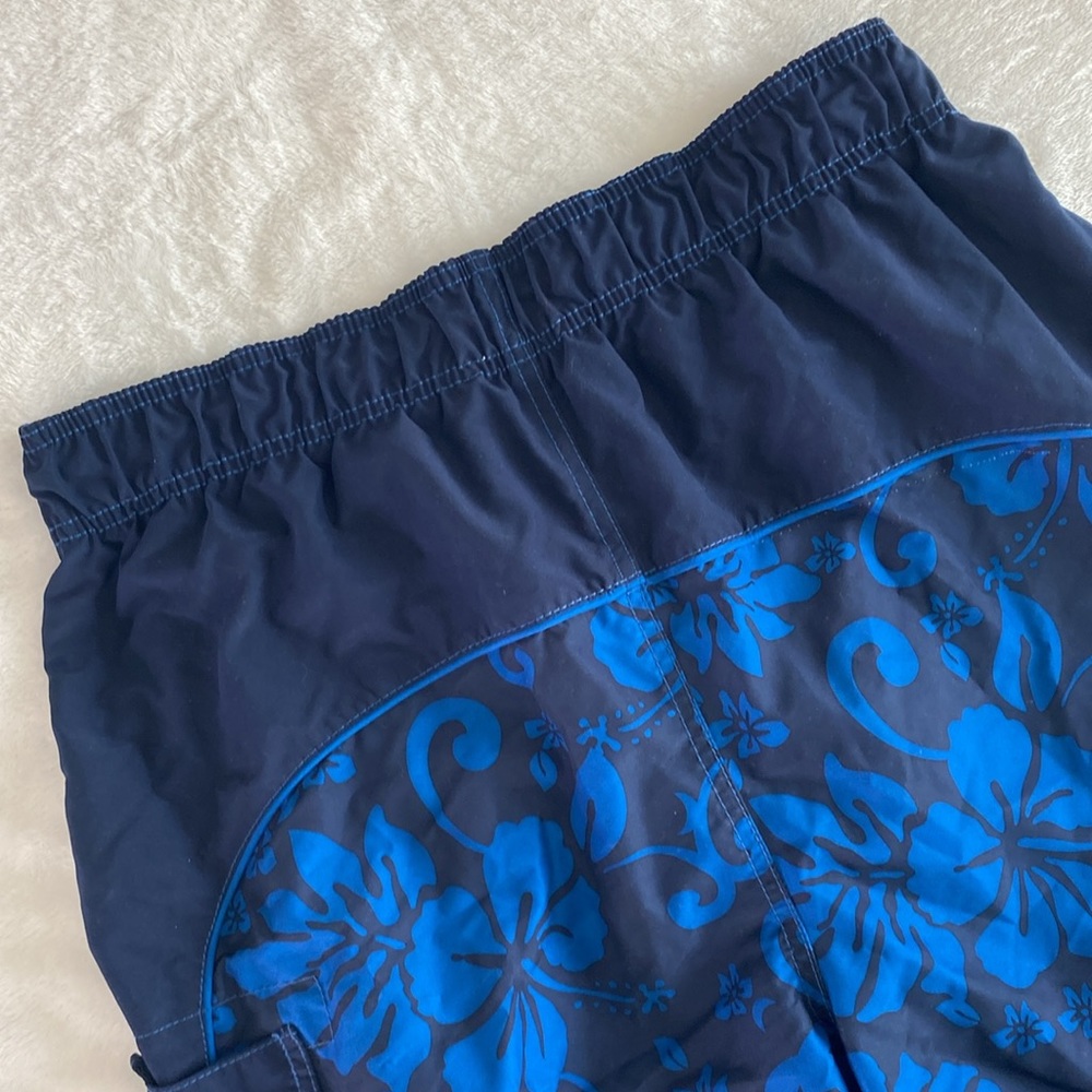 Blue and navy hibiscus print swimming trunks - Picture 9 of 15